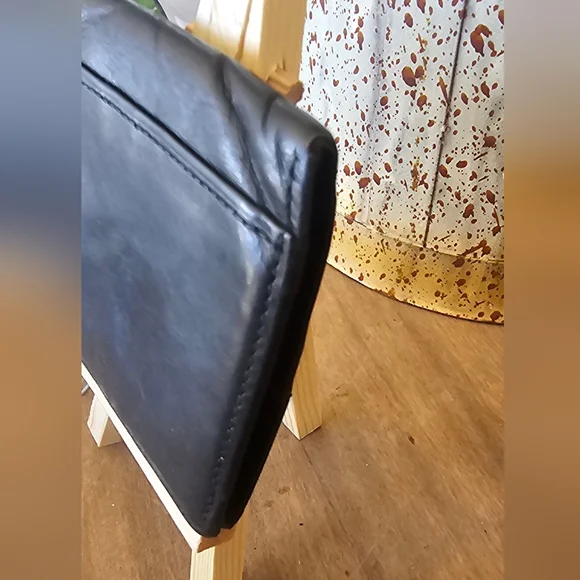 Black Leather Burberry Coin Purse with Key Chain:  - Picture 7 of 9